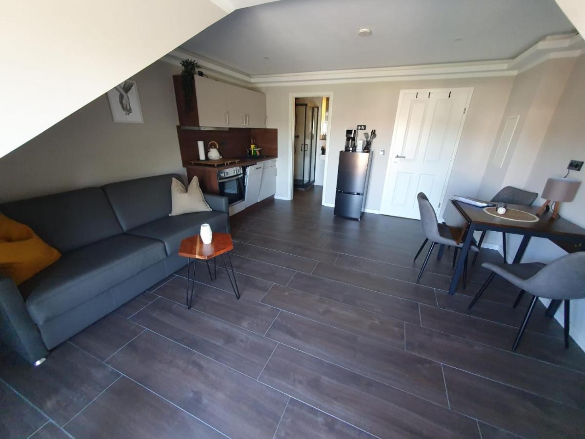 Neumuehler Hof- Ferienwohnung "Benjamin" Mit Grosser Privater Dachterasse Und Guter Anbindung In Die City Σβερίν Εξωτερικό φωτογραφία
